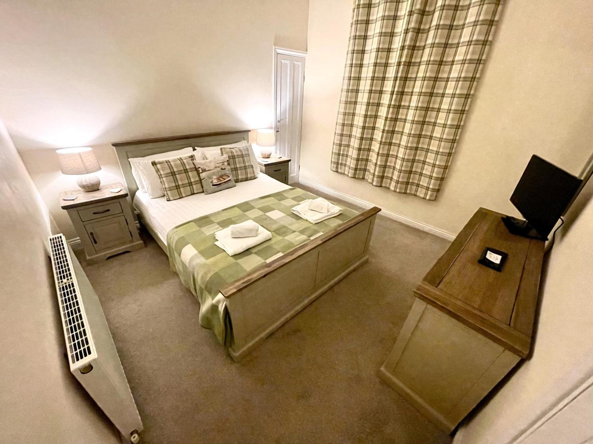 Tidesreach Filey, Sleeps 13, Close To Beach Экстерьер фото